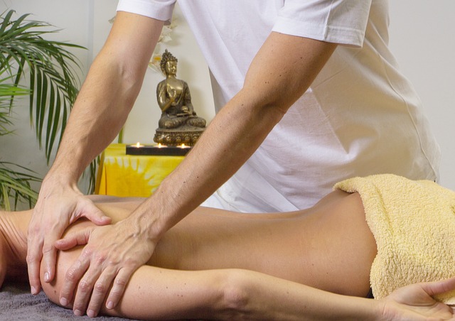 how much does a massage therapist make per hour